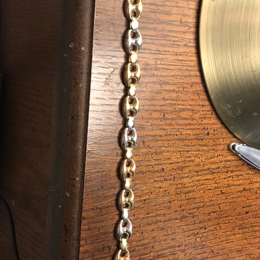 Beautiful Gucci bracelet 9k gold